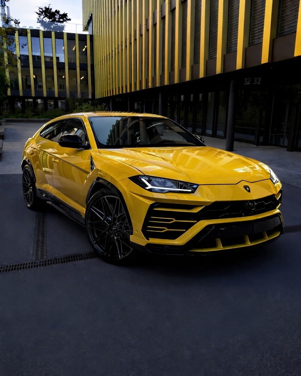 LAMBORGHINI URUS