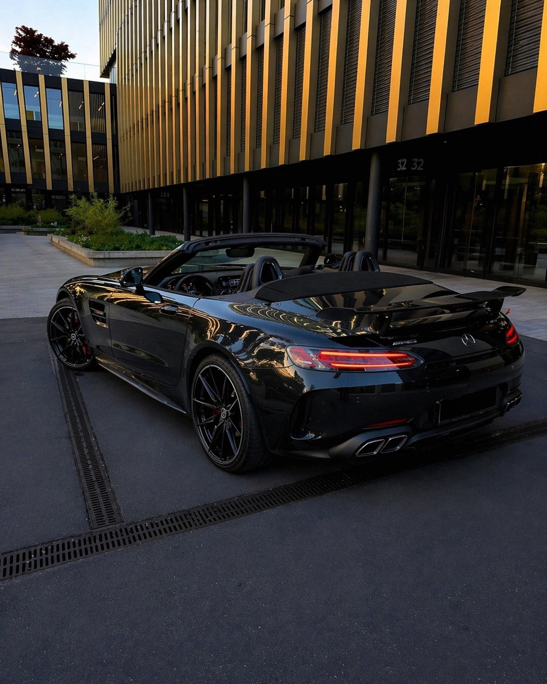 Mercedes-AMG GT C Cabriolet — view 2