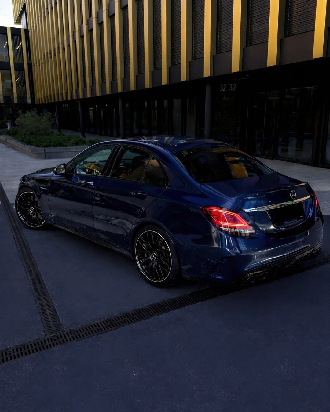 MERCEDES BENZ C63 AMG